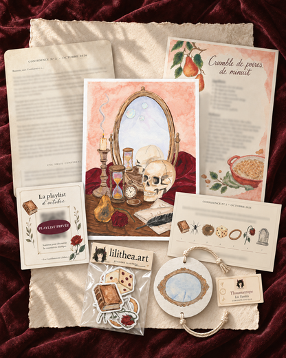 Mise en scène de l’édition d’octobre Les Vanités : illustration A5, lettre, recette aux poires, playlist privée, jeu, stickers et thaumatrope avec son étiquette, sur papier ivoire et tissu bordeaux.